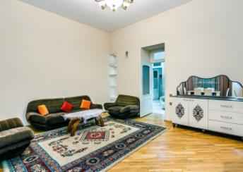  Sahil qəsəbəsində 145m² mənzil kirayə verilir