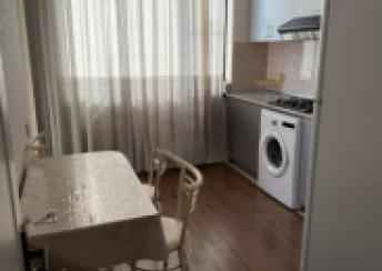  Qaraçuxur qəsəbəsində 70m² mənzil kirayə verilir