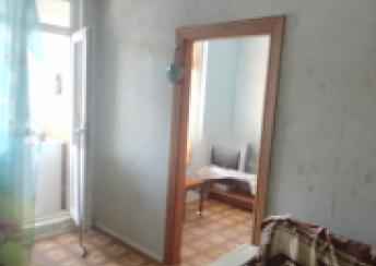  7-ci mikrorayon qəsəbəsində 45m² mənzil kirayə verilir
