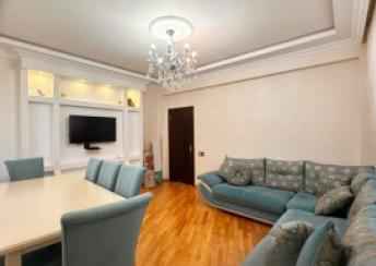  Yeni Yasamal qəsəbəsində 100m² mənzil kirayə verilir