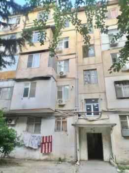  4-cü mikrorayon qəsəbəsində 55m² mənzil satılır