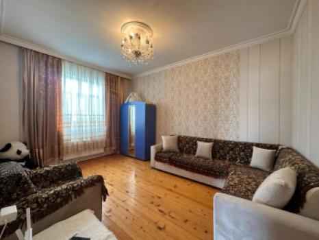  Binəqədi qəsəbəsində 250m² həyət evi satılır