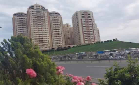  Yeni Yasamal qəsəbəsində 77m² mənzil satılır