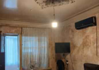  8-ci mikrorayon qəsəbəsində 50m² mənzil satılır