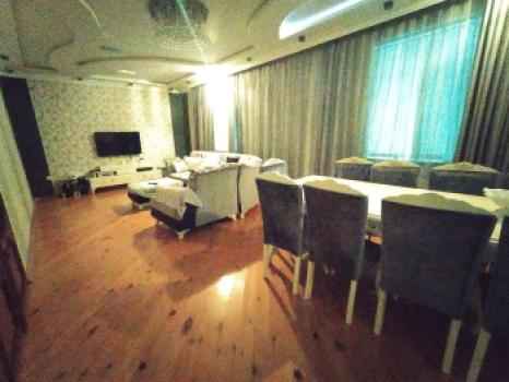  Qaraçuxur qəsəbəsində 176m² həyət evi satılır