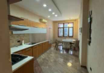  28 May qəsəbəsində 230m² mənzil satılır