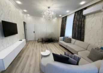  Yeni Yasamal qəsəbəsində 125m² mənzil kirayə verilir