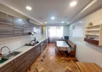  8-ci mikrorayon qəsəbəsində 133m² mənzil satılır