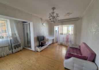  8-ci mikrorayon qəsəbəsində 50m² mənzil satılır