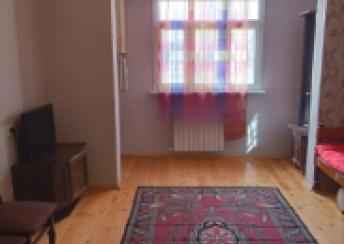  9-cu mikrorayon qəsəbəsində 48m² mənzil kirayə verilir