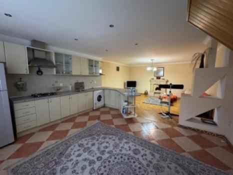  Səbail rayonunda 92m² mənzil satılır