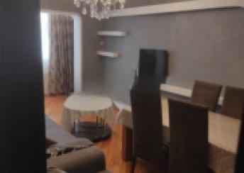  7-ci mikrorayon qəsəbəsində 75m² mənzil kirayə verilir