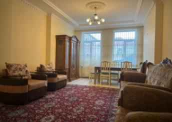  Yeni Yasamal qəsəbəsində 110m² mənzil kirayə verilir