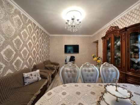  Binəqədi qəsəbəsində 250m² həyət evi satılır