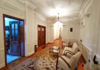  28 May qəsəbəsində 200m² mənzil kirayə verilir