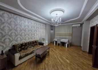  Yeni Yasamal qəsəbəsində 70m² mənzil kirayə verilir