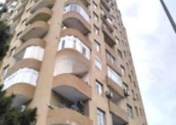  8-ci mikrorayon qəsəbəsində 180m² mənzil satılır