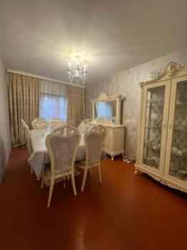  Yasamal qəsəbəsində 65m² mənzil satılır