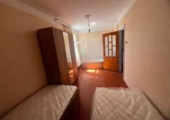  4-cü mikrorayon qəsəbəsində 45m² mənzil kirayə verilir