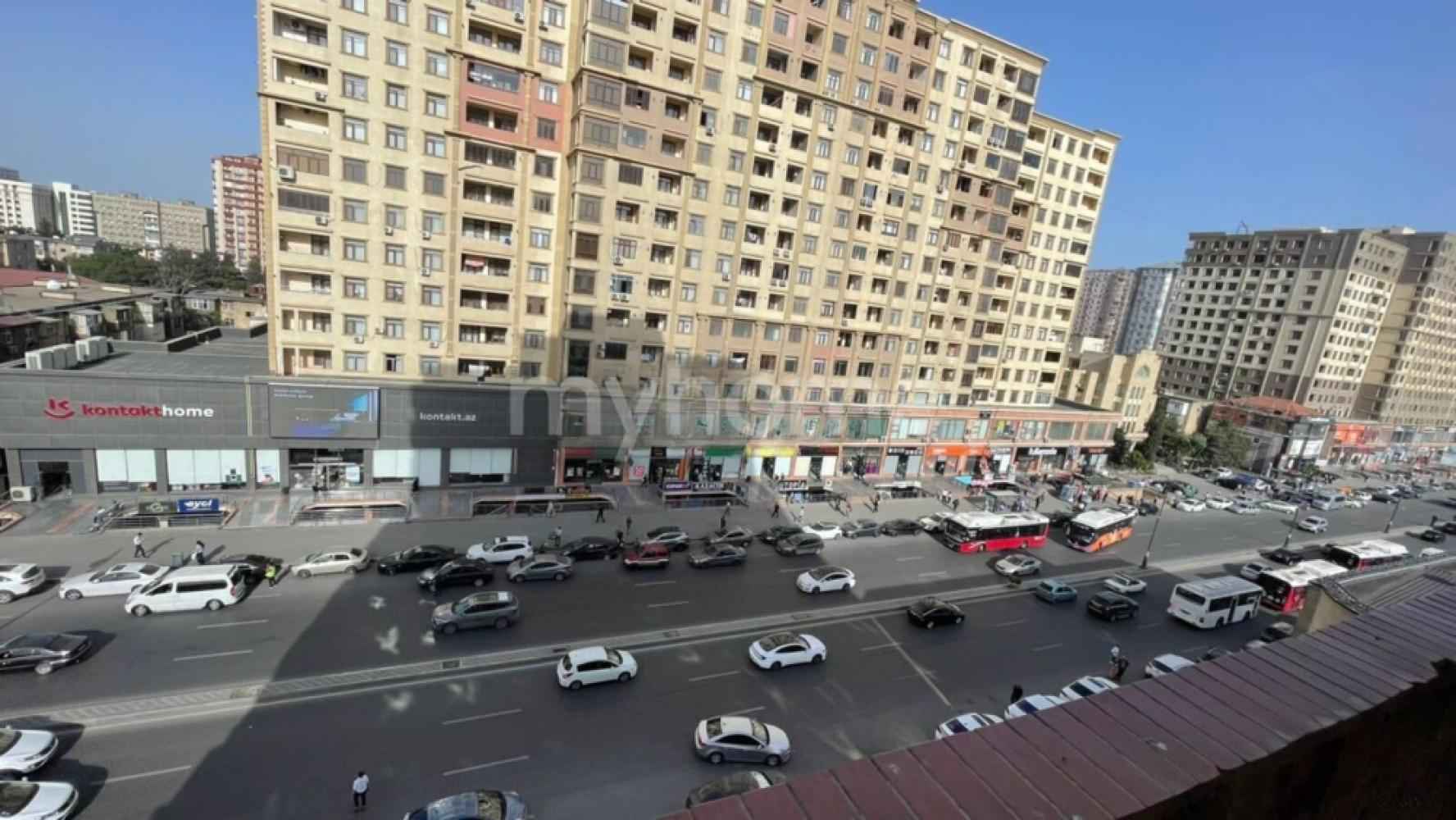  Bakı şəhərində 131m² mənzil satılır