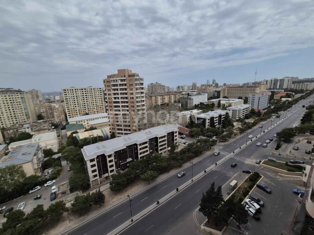  Yasamal qəsəbəsində 202m² mənzil satılır