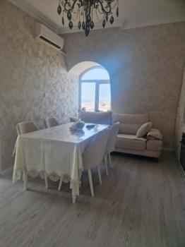  Binəqədi qəsəbəsində 60m² mənzil satılır