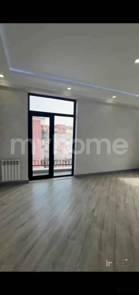  Bakı şəhərində 82m² mənzil satılır