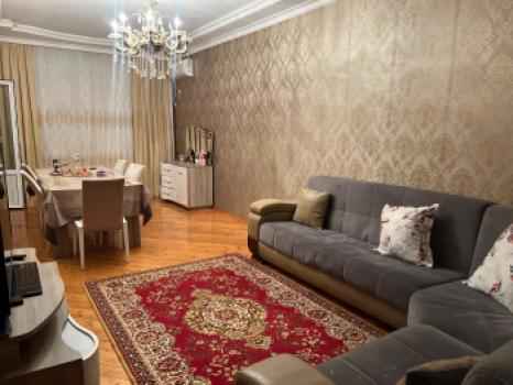  Əhmədli qəsəbəsində 66m² mənzil satılır