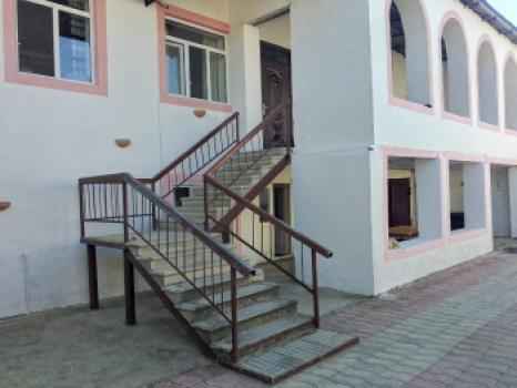  Buzovna qəsəbəsində 200m² həyət evi satılır