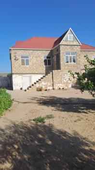  Albalılıq qəsəbəsində 220m² həyət evi satılır