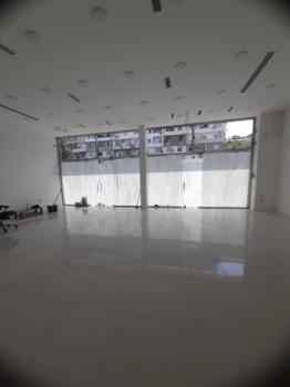  Əhmədli qəsəbəsində 103m² obyekt kirayə verilir