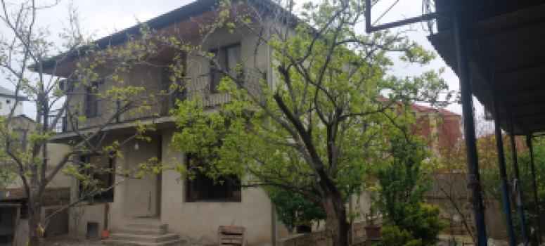  Qaraçuxur qəsəbəsində 260m² həyət evi satılır