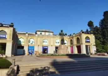  Sahil qəsəbəsində 88m² mənzil kirayə verilir