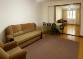  7-ci mikrorayon qəsəbəsində 70m² mənzil kirayə verilir