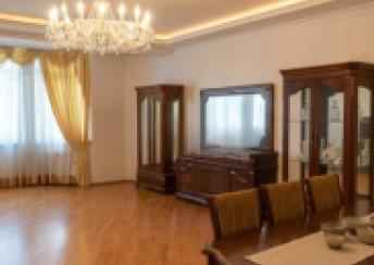  Bakı şəhərində 140m² mənzil kirayə verilir