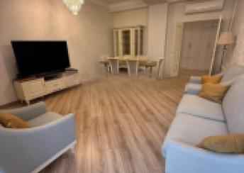  Ağ şəhər qəsəbəsində 160m² mənzil kirayə verilir