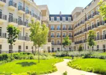  Ağ şəhər qəsəbəsində 104m² mənzil satılır