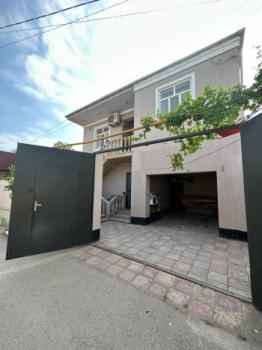  Binəqədi qəsəbəsində 250m² həyət evi satılır