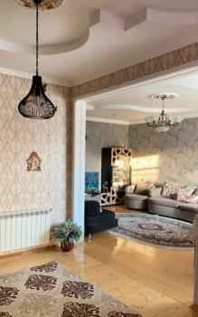  Binəqədi qəsəbəsində 160m² həyət evi satılır