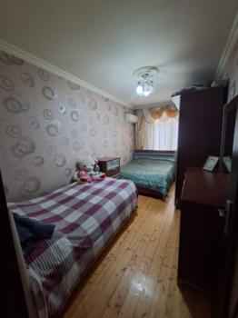  Yeni Yasamal qəsəbəsində 48m² mənzil satılır