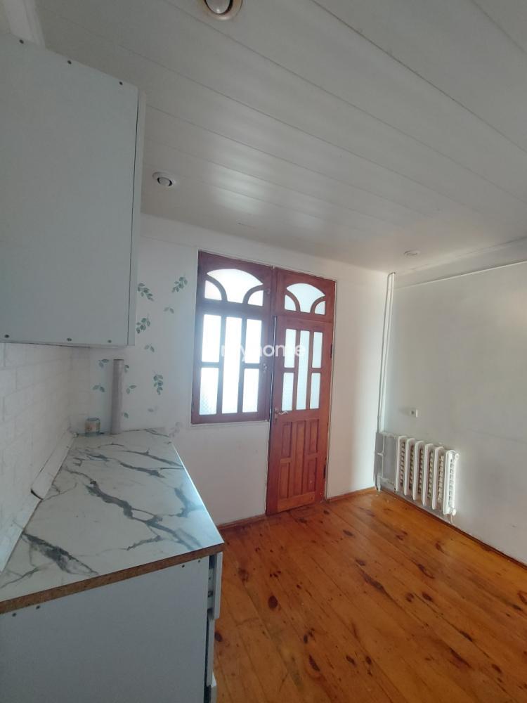  Yeni Günəşli qəsəbəsində 50m² mənzil satılır