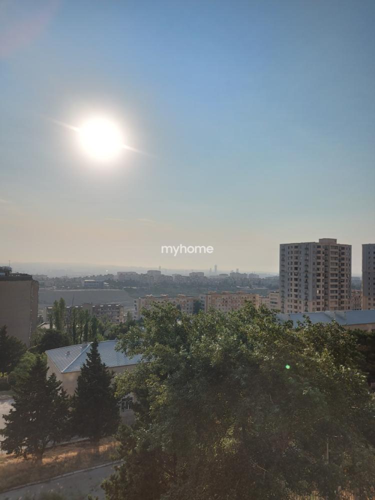  Yeni Günəşli qəsəbəsində 50m² mənzil satılır