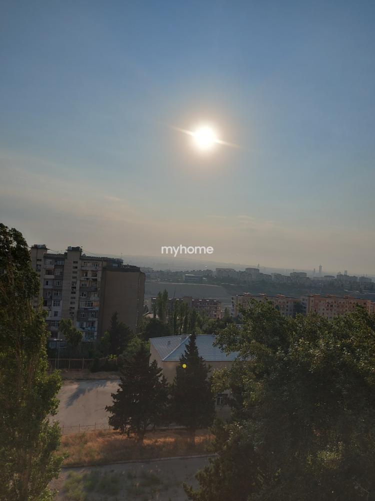  Yeni Günəşli qəsəbəsində 50m² mənzil satılır