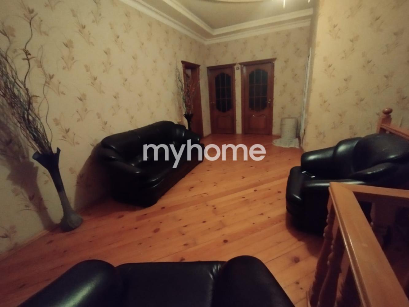  Qaraçuxur qəsəbəsində 176m² həyət evi satılır