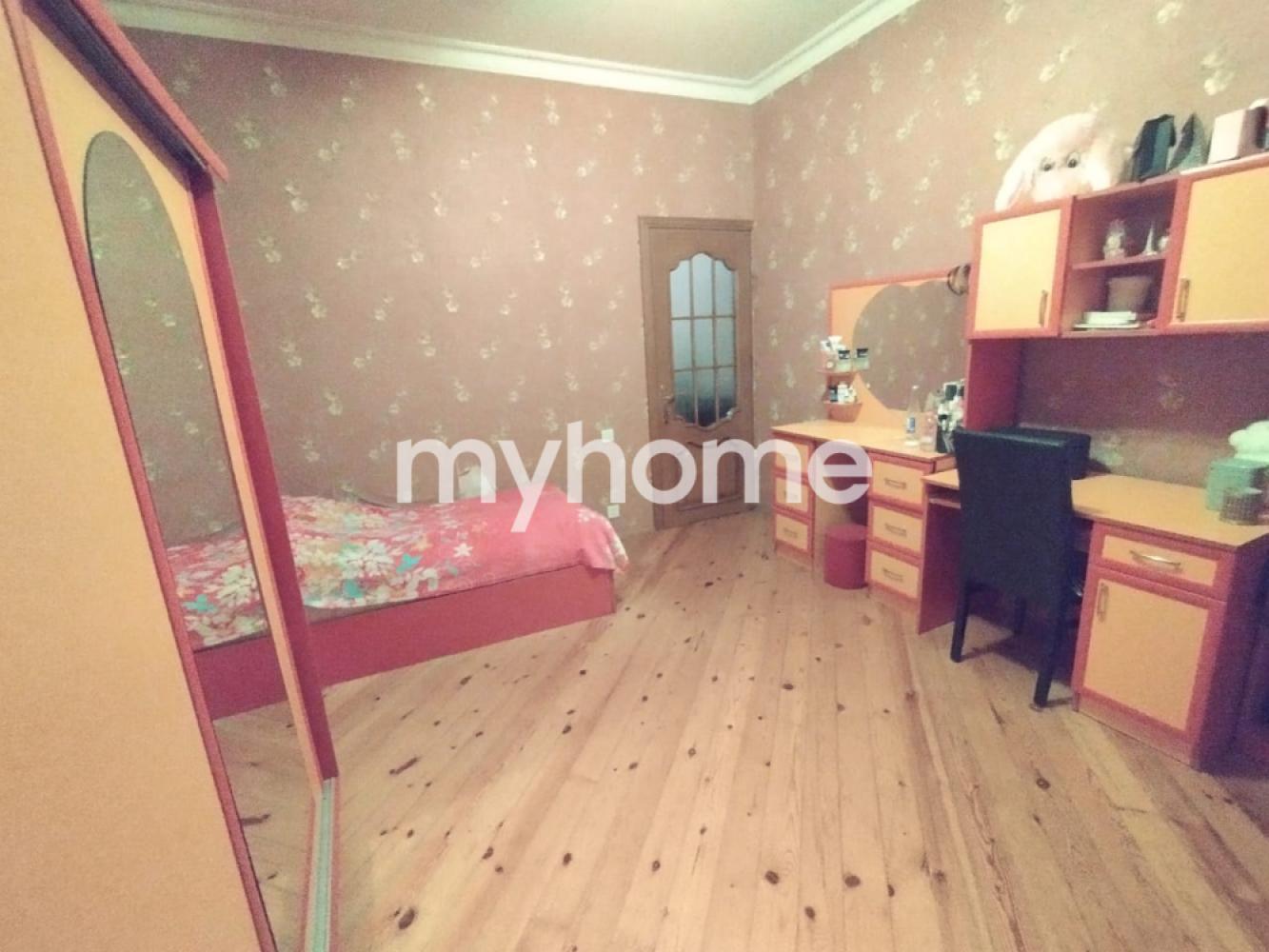  Qaraçuxur qəsəbəsində 176m² həyət evi satılır