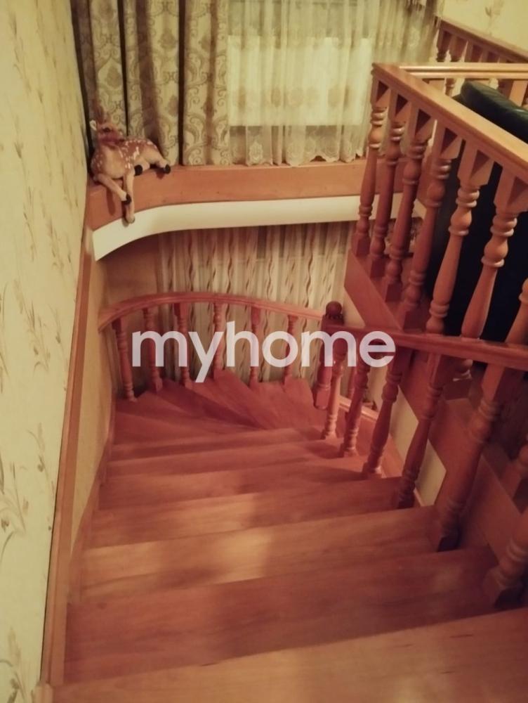  Qaraçuxur qəsəbəsində 176m² həyət evi satılır