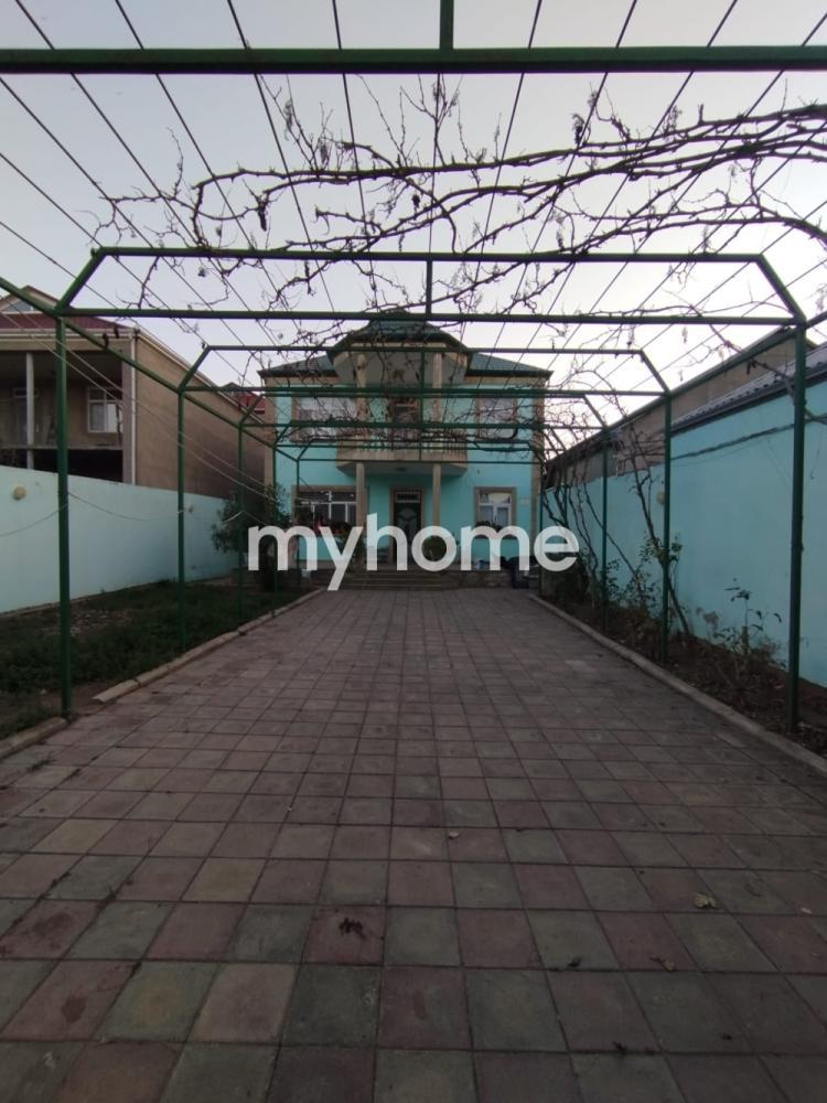  Qaraçuxur qəsəbəsində 176m² həyət evi satılır