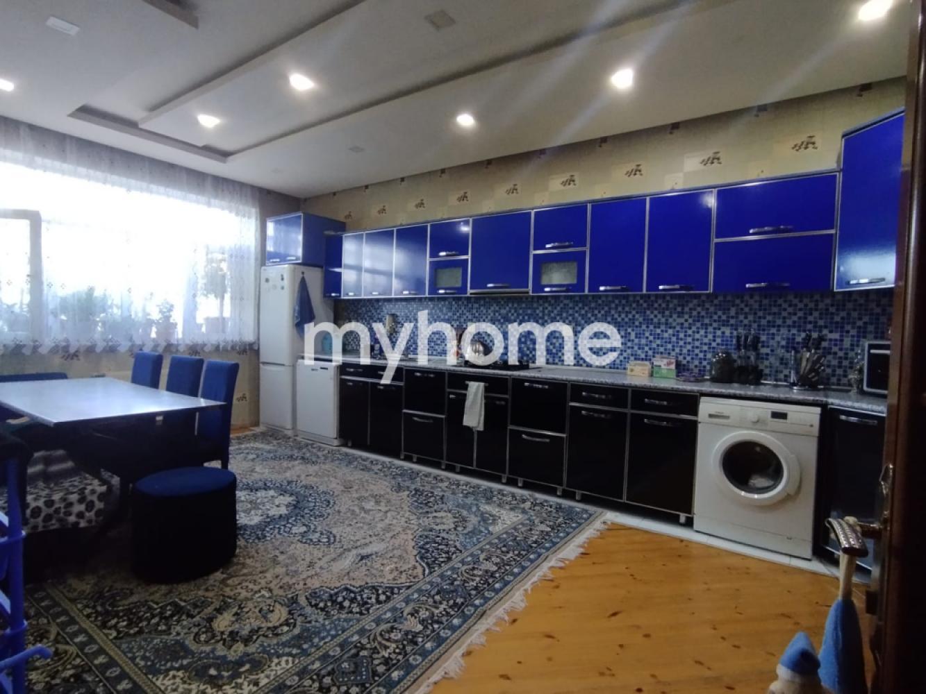  Qaraçuxur qəsəbəsində 176m² həyət evi satılır
