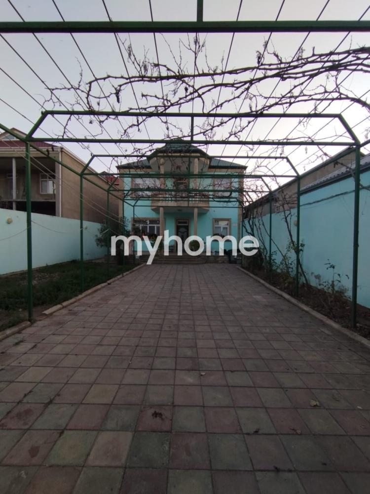  Qaraçuxur qəsəbəsində 176m² həyət evi satılır