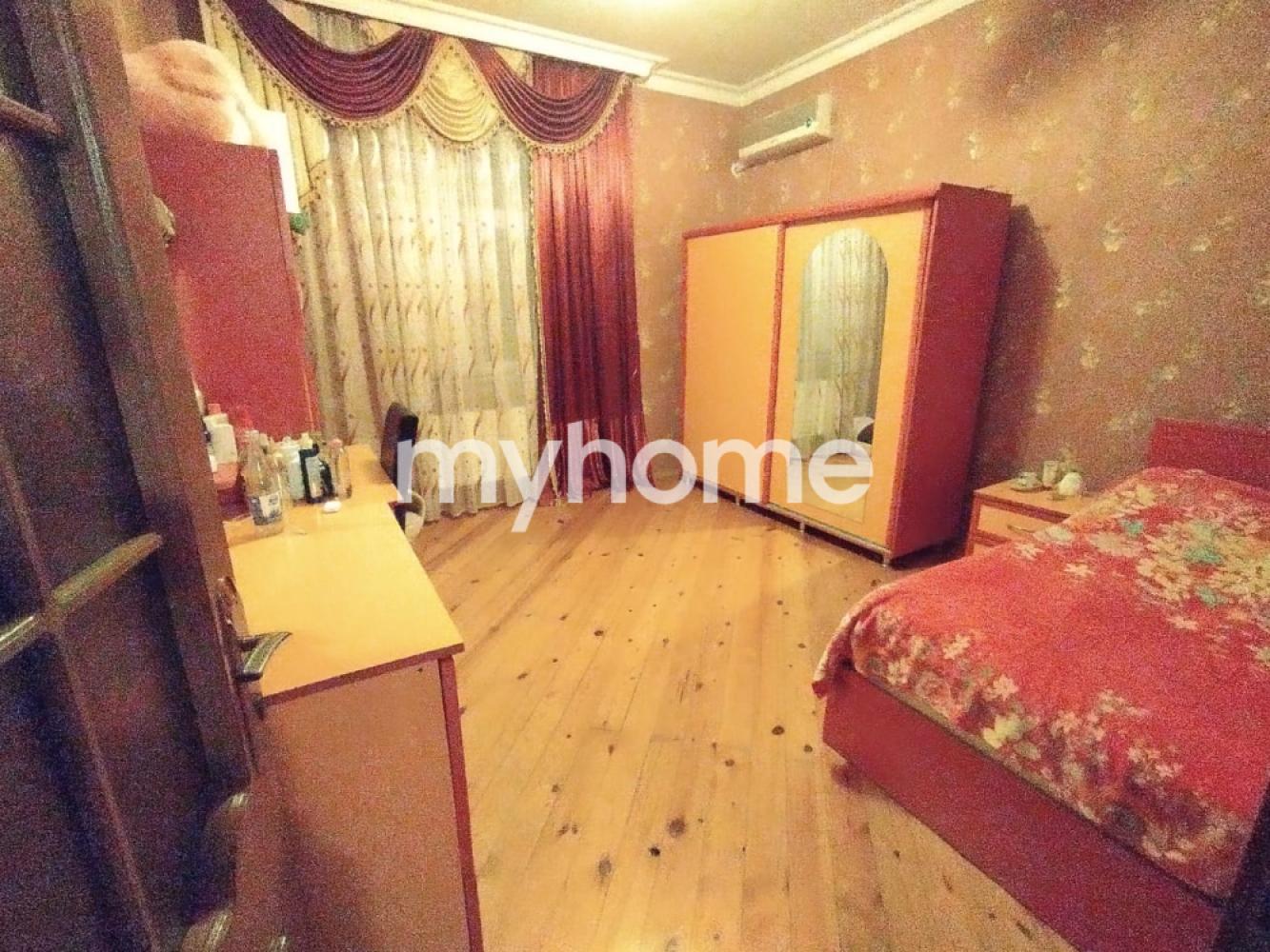  Qaraçuxur qəsəbəsində 176m² həyət evi satılır